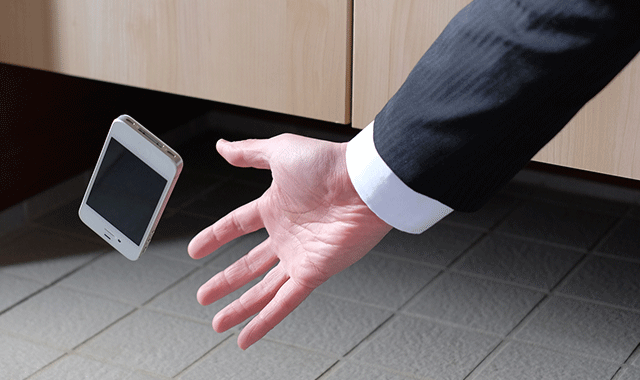 スマホユーザーの8割がヒヤリとした経験有！スマホ落下時の“ショック”を吸収